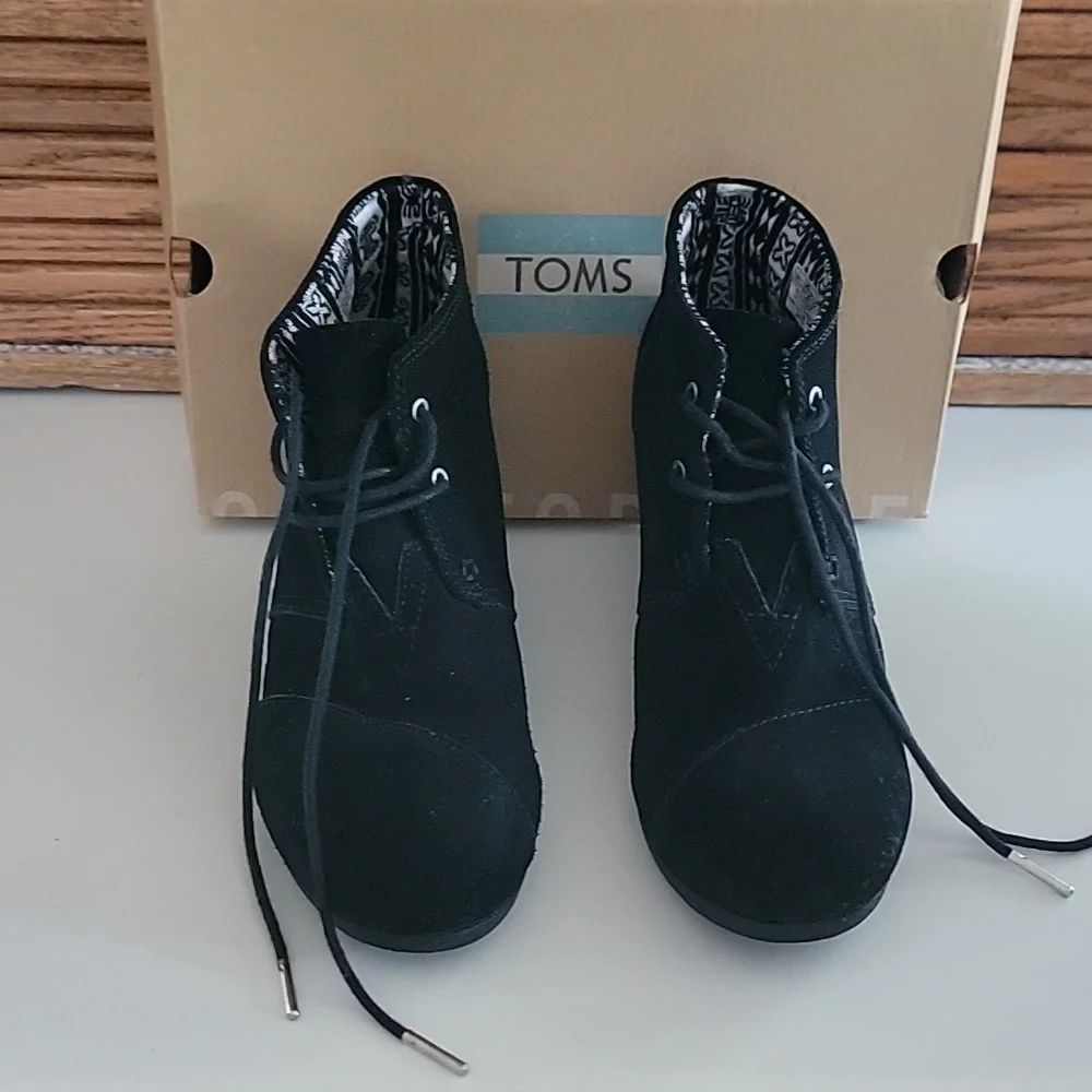 Toms Black Suede Women's Boots Desert Wedge Shoes 10